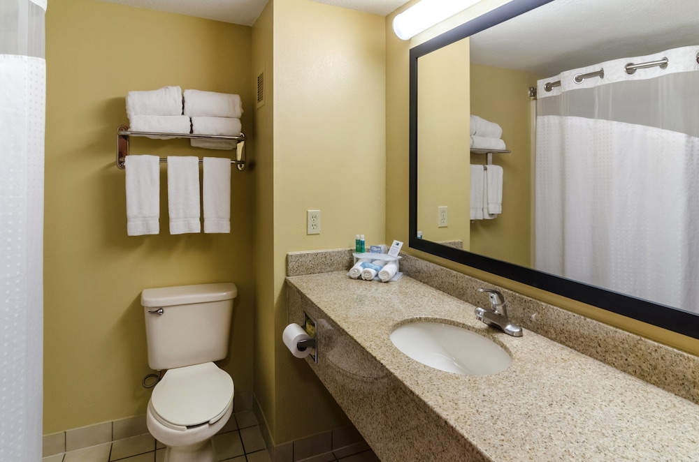 Holiday Inn Express & Suites Vinita by IHG - photo 8