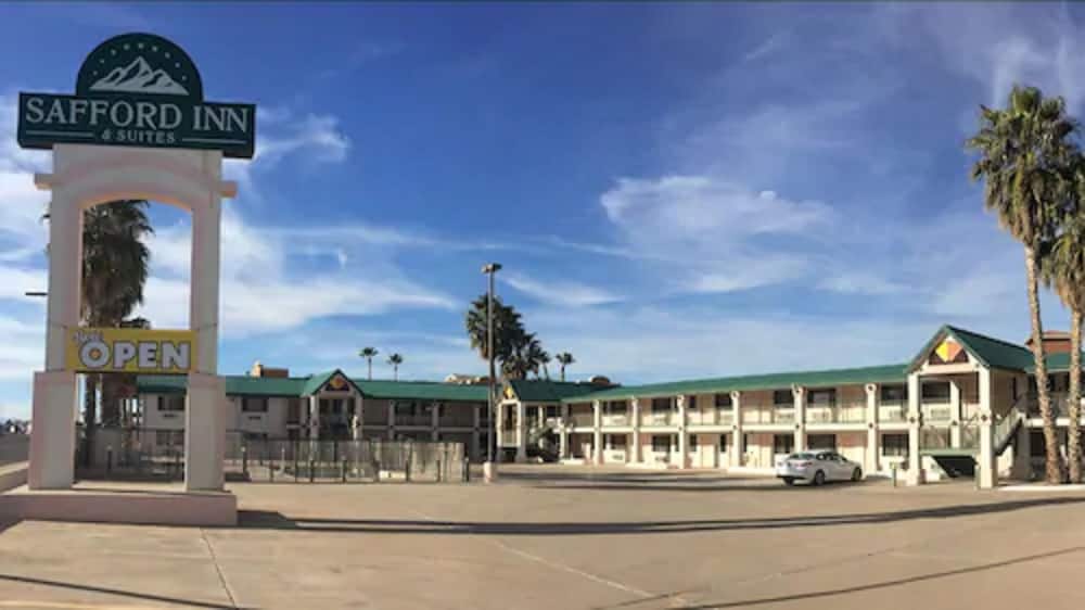 Days Inn by Wyndham Safford AZ - featured photo