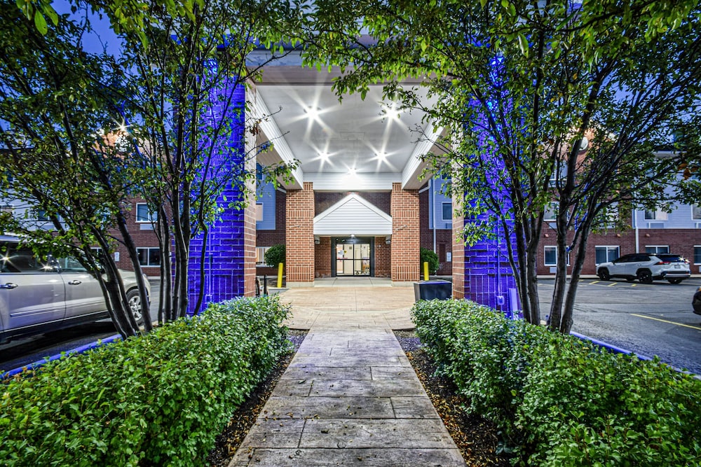 Holiday Inn Express Chicago NW Vernon Hills by IHG - photo 50