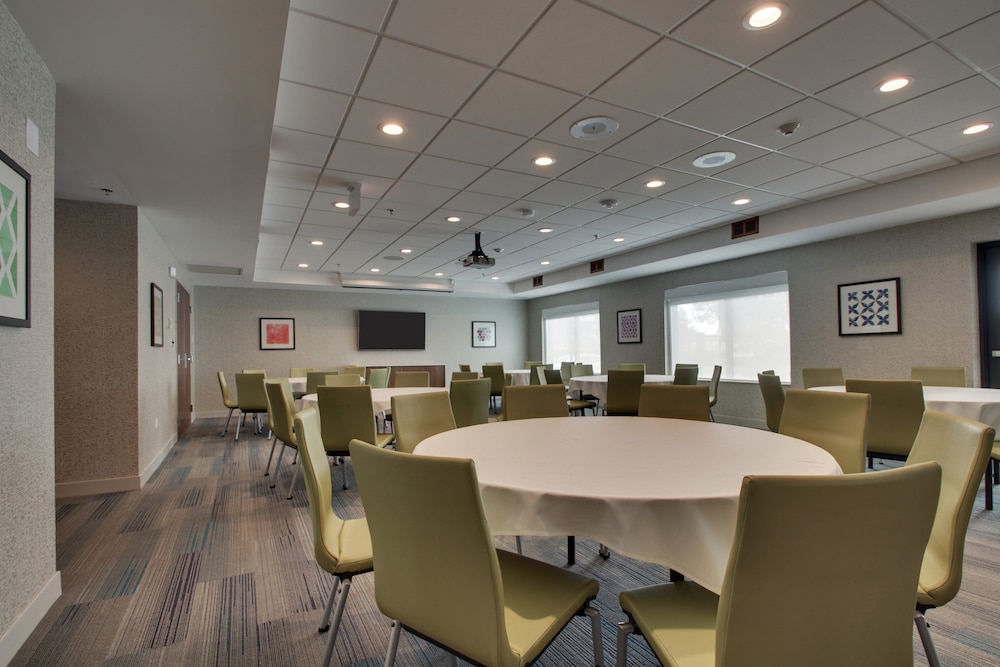 Holiday Inn Express & Suites Aurora Naperville by IHG - photo 56