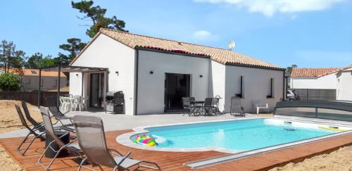 Villa With 3 Bedrooms in Saint jean de monts With Private Pool Enclosed Garden and Wifi — 4-Star Luxury Hotel in Saint-Jean-De-Monts, France