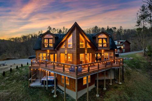 Hemlocke Hideaway - carbon neutral hotel in Sevierville