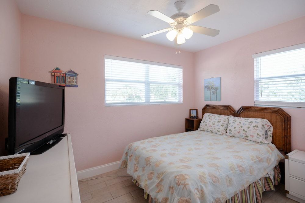 Charming Beachside Home by Ocean Properties — 4-Star Luxury Hotel in New Smyrna Beach, United States