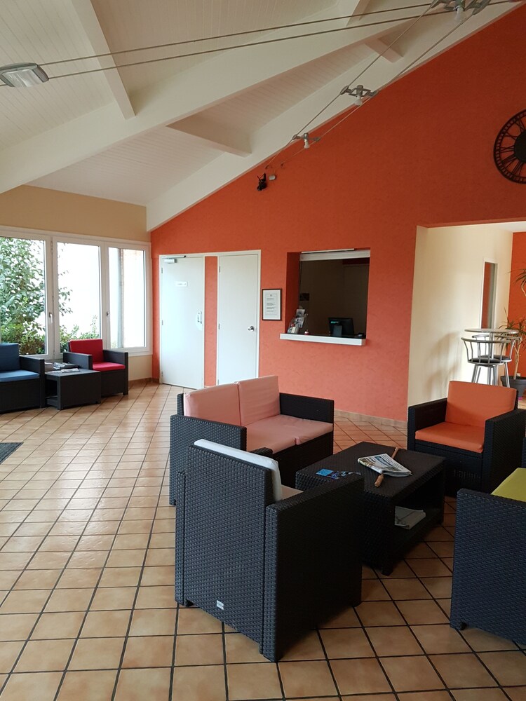 Avenir Hotel - carbon neutral hotel in Aiguillon