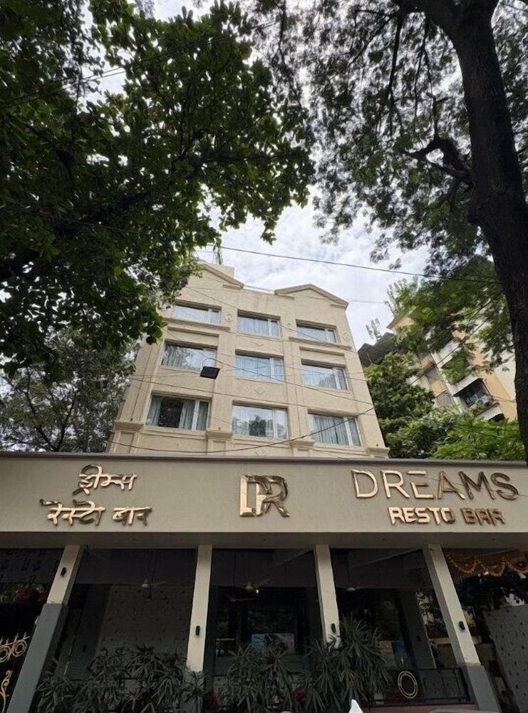 Vaccinated Staff CAPITAL O75414 Hotel Dream Residency
