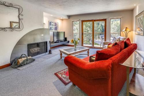 Spacious Top Floor Condo Aspen — 4-Star Luxury Hotel in Aspen, United States