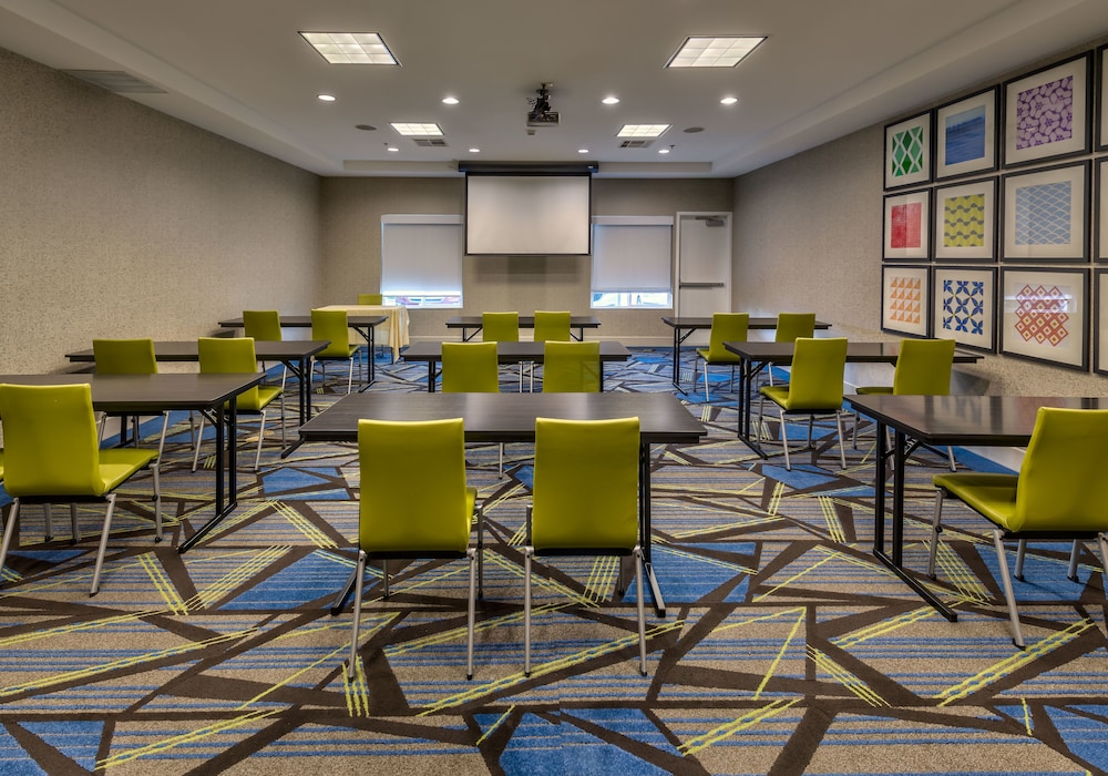 Holiday Inn Express Reno Airport by IHG - photo 25