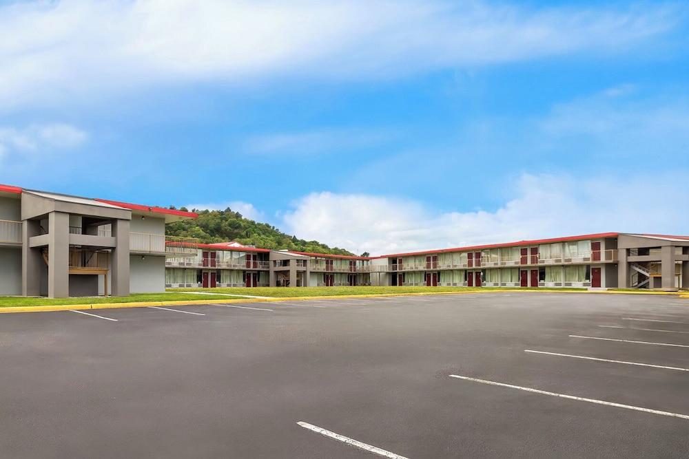 Red Roof Inn & Suites Cave City - photo 26