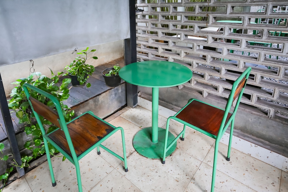 Oyo 93370 Lot Thirty Six in Bekasi, Indonesia