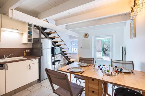 La Paillote de JCC 500 mètres de la plage in Martigues, France