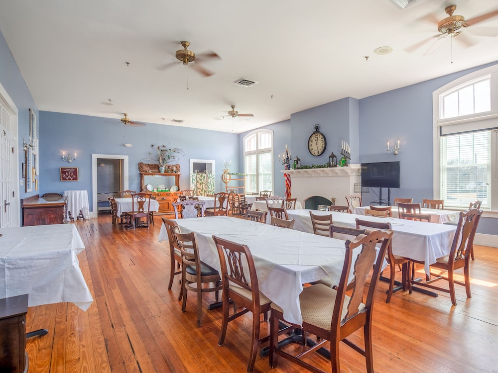 The Belmont Inn - photo 36