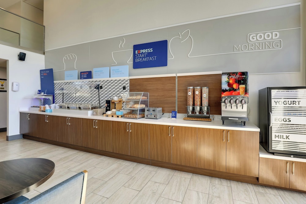 Holiday Inn Express Hotel & Suites Branson 76 Central by IHG - photo 39