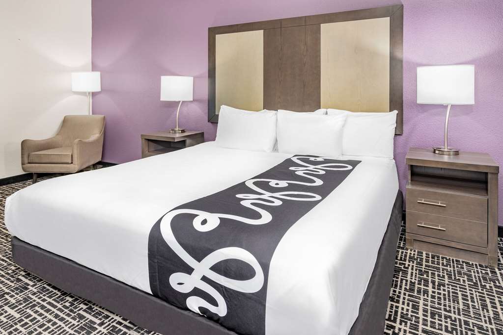 La Quinta Inn & Suites by Wyndham Norfolk - photo 28
