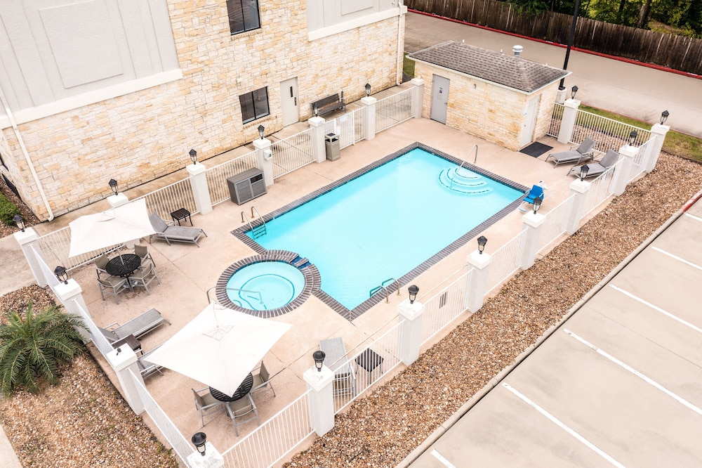 Holiday Inn Express Hotel & Suites Beaumont Nw By Ihg - photo 19