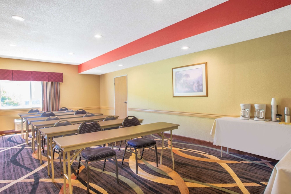Holiday Inn Express Redding North by IHG - photo 54