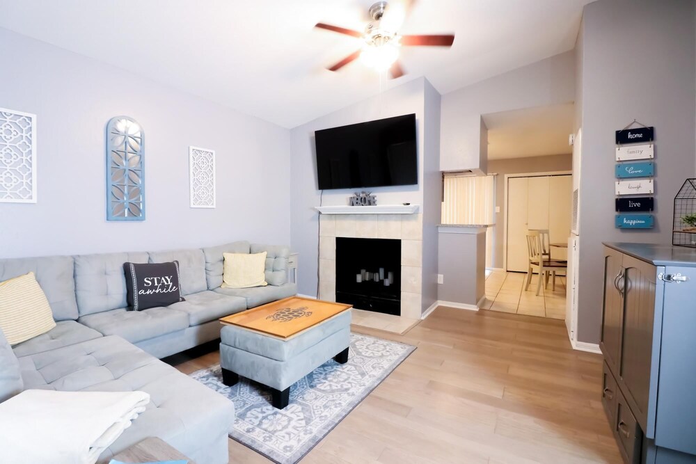 No Worries Beautiful 2 bed 2 bath at The Palms Great Location and Amenities Galore - photo 5