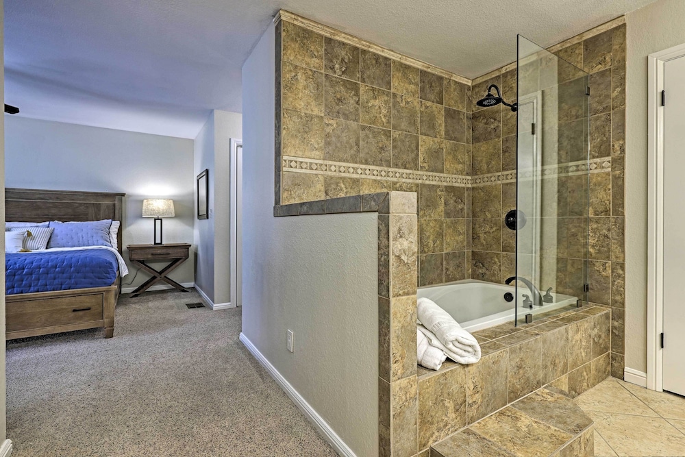 Modern Townhome w Patio Next Door to Resort - photo 9