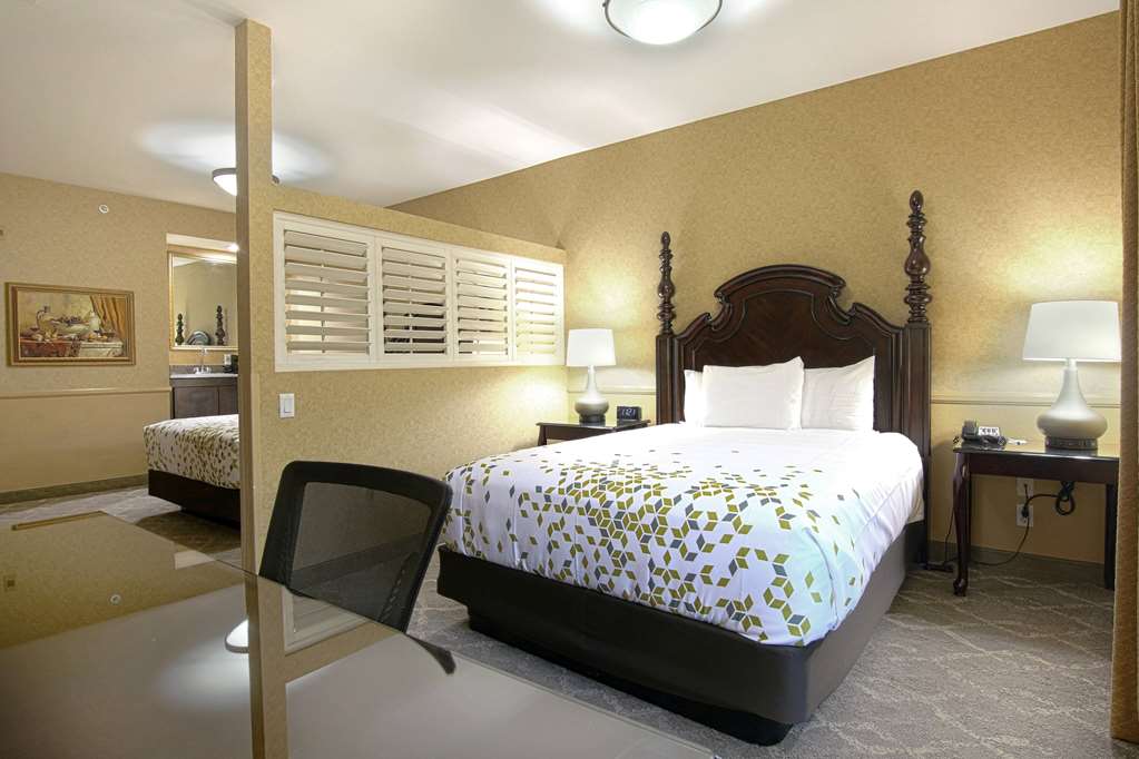 Azure Hotel & Suites Trademark Collection by Wyndham - photo 23