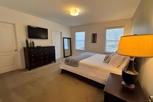 New to Market Spacious Private Pool Retreat — 4-Star Luxury Hotel in Kissimmee, United States