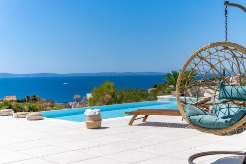 Seaview Villa Nocturno with 4 en suite bedrooms private 35smq infinity pool with hydromassage — 4-Star Luxury Hotel in Podstrana, Croatia