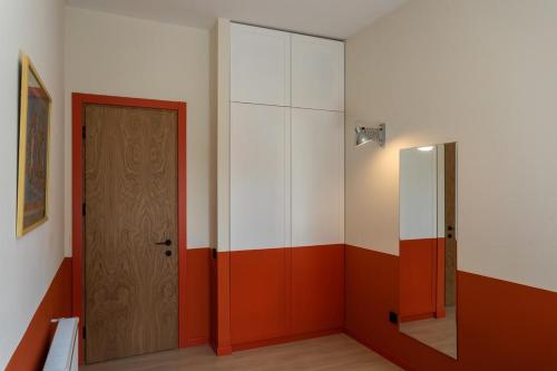Newly Renovated Modern 2BR Apartment near Fabrika