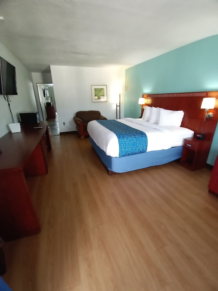 Travelodge by Wyndham Petersburg - photo 6