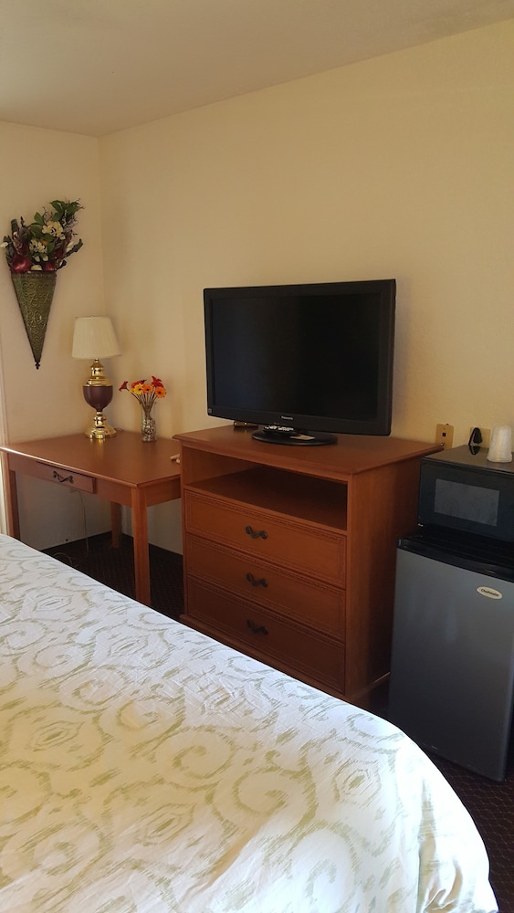 Budget Inn and Suites El Centro - photo 14