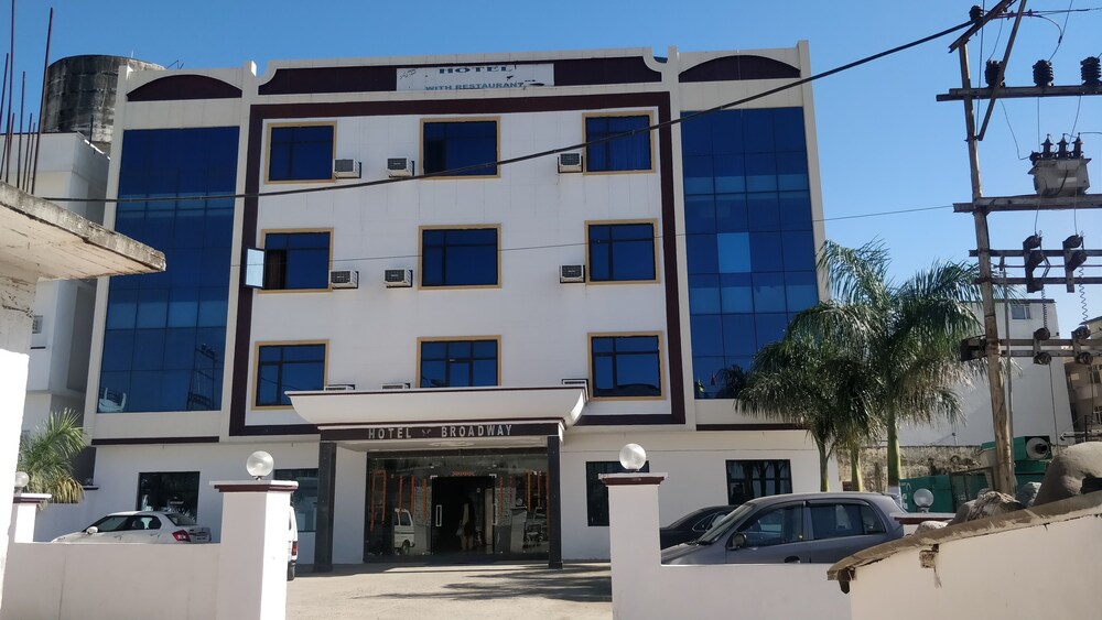 Ap Broadway By Mtmc Rooms in Katra, India