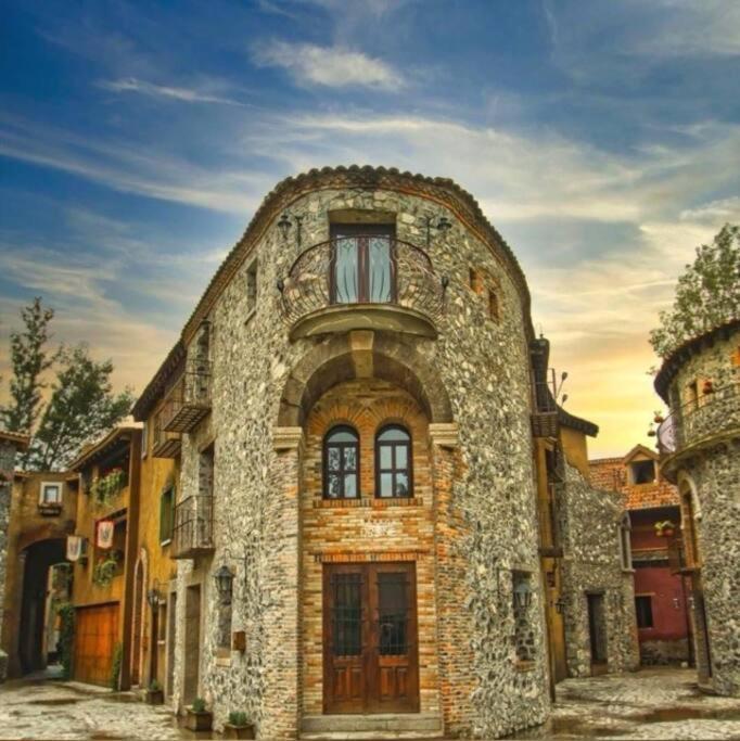 Loft River en el corazon de Valquirico in Unknown City, Mexico
