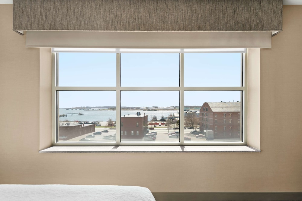 Hampton Inn Portland Downtown Waterfront - photo 13