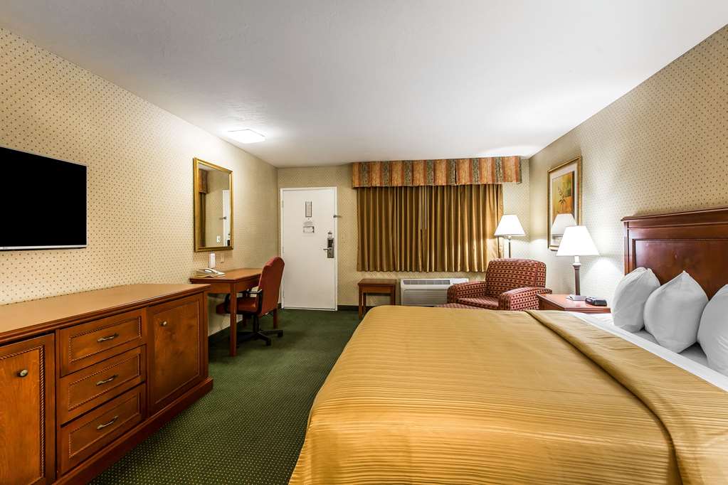 Quality Inn Near China Lake Naval Station - photo 15
