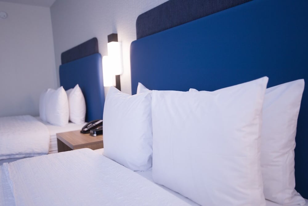 Hampton Inn Chicago Carol Stream - photo 16