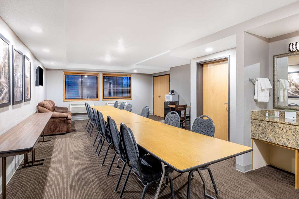 AmericInn by Wyndham Dickinson - photo 36