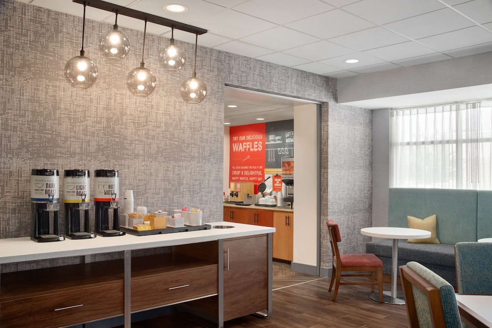 Hampton Inn St. Louis Columbia - photo 23