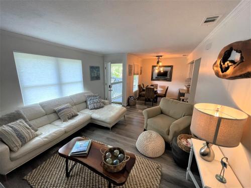 St Augustine Beach Condo 3 5 Min Walk Beach Cafes — 4-Star Luxury Hotel in Saint Augustine, United States