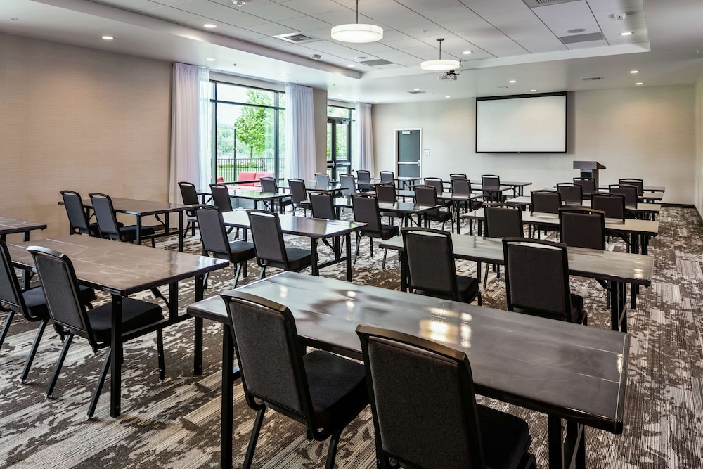 Hilton Garden Inn Wenatchee - photo 36