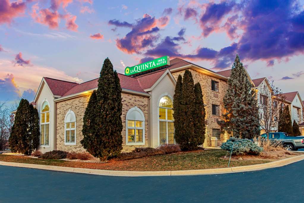 La Quinta Inn & Suites by Wyndham Milwaukee Delafield - featured photo