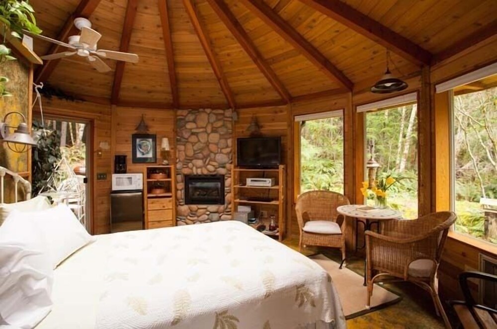 Stormking Hotel at Mt. Rainier - photo 9