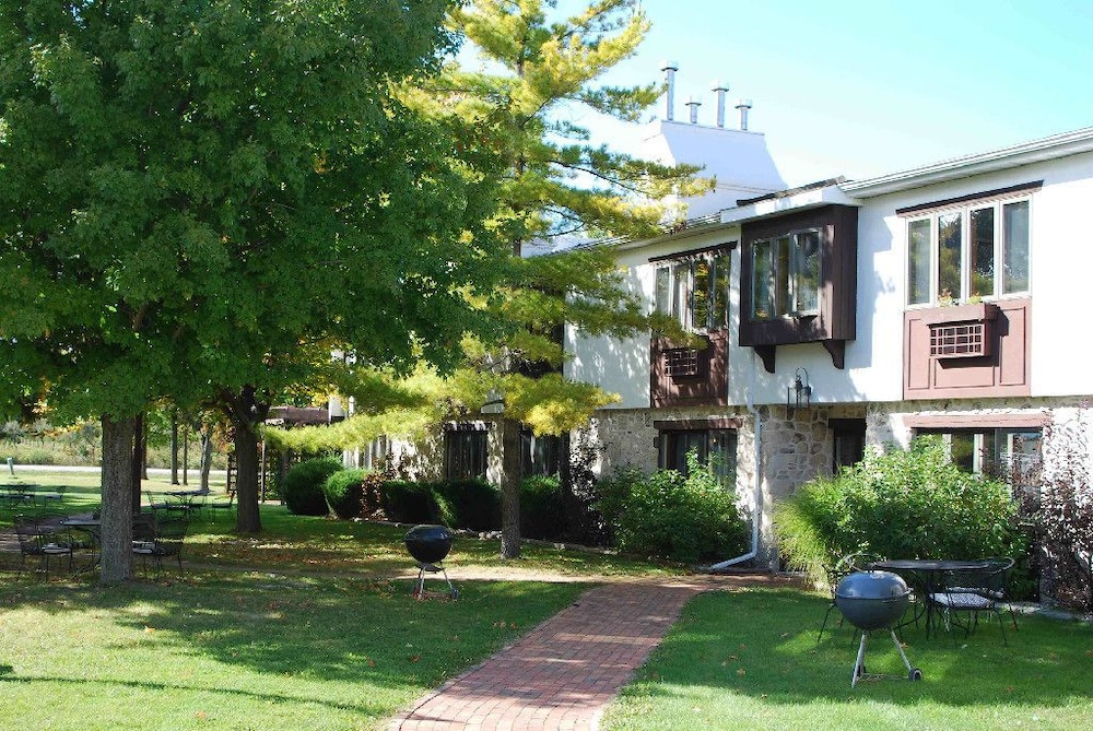 Settlement Courtyard Inn & Lavender Spa - photo 56