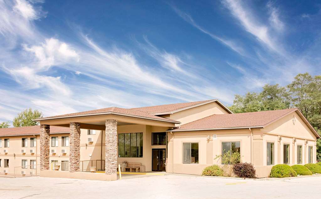 Days Inn by Wyndham Boonville - photo 13