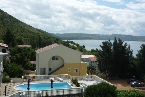 Apartment Seline 9 nur 200 m bis zum Strand — 4-Star Luxury Hotel in Starigrad, Croatia