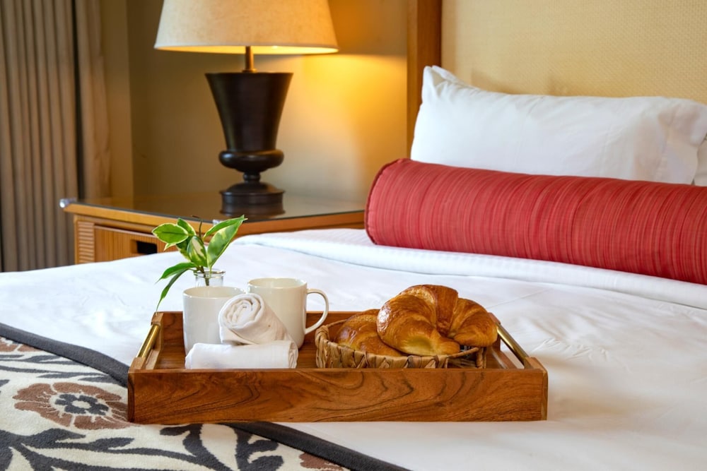 Honua Kai Hokulani Collection by KBM 2 Units on same floor — 4-Star Luxury Hotel in Ka'anapali, United States