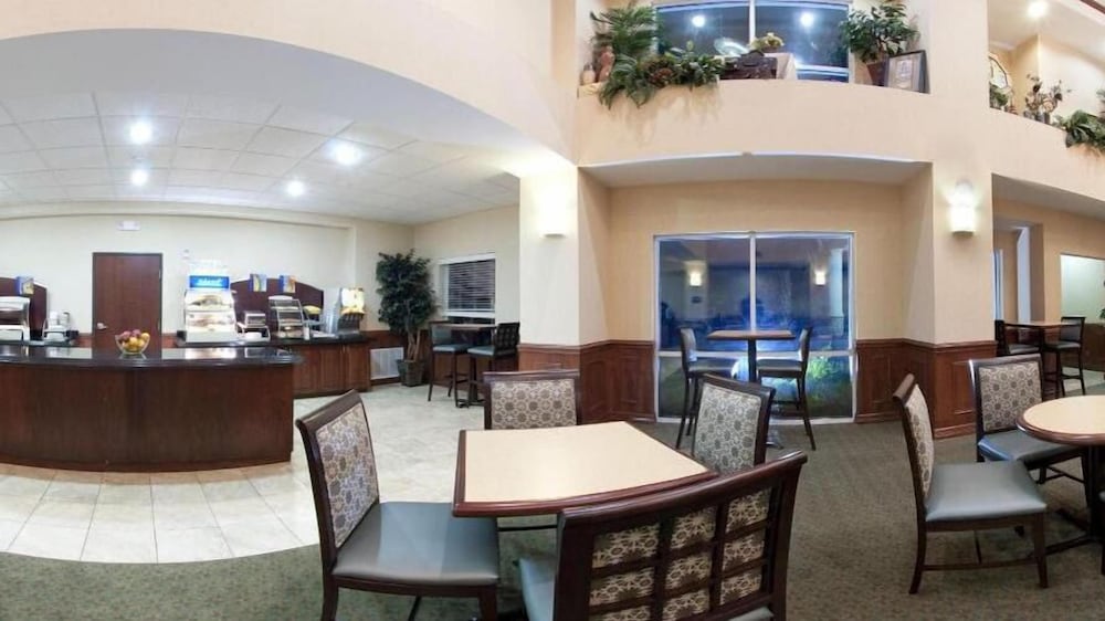 Holiday Inn Express & Suites Lufkin South by IHG - photo 34