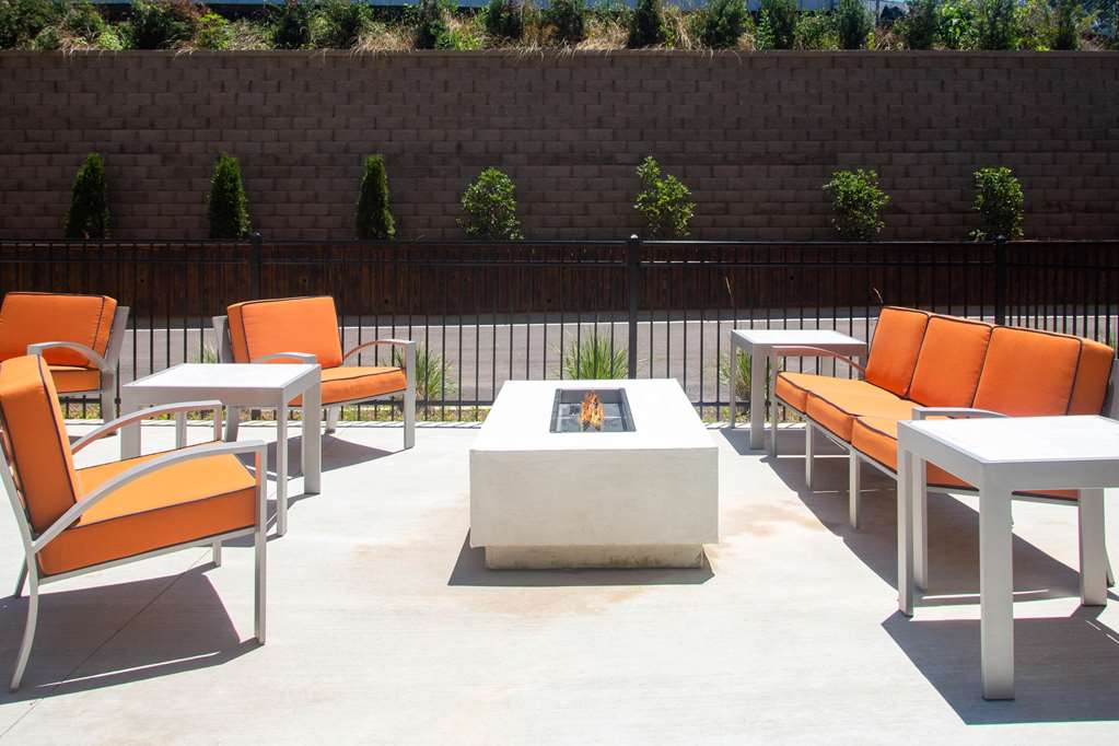 La Quinta Inn & Suites by Wyndham Oxford - photo 28