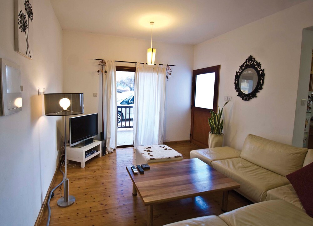 Lania Royal Oak Villa — 4-Star Luxury Hotel in Kakopetria, Cyprus