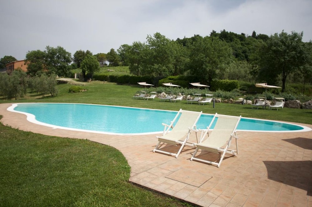 Agriturismo Bio Il Torrione — 5-Star Luxury Hotel in Manciano, Italy