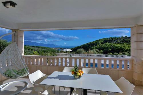 Villa Lokanjac — 4-Star Luxury Hotel in Selca, Croatia