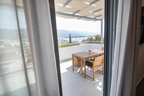 Sophie's Apartments 5 & 6 — 4-Star Luxury Hotel in Galatas, Greece