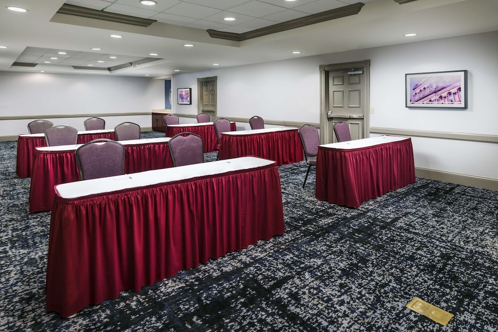 Hampton Inn & Suites Baltimore Inner Harbor - photo 37