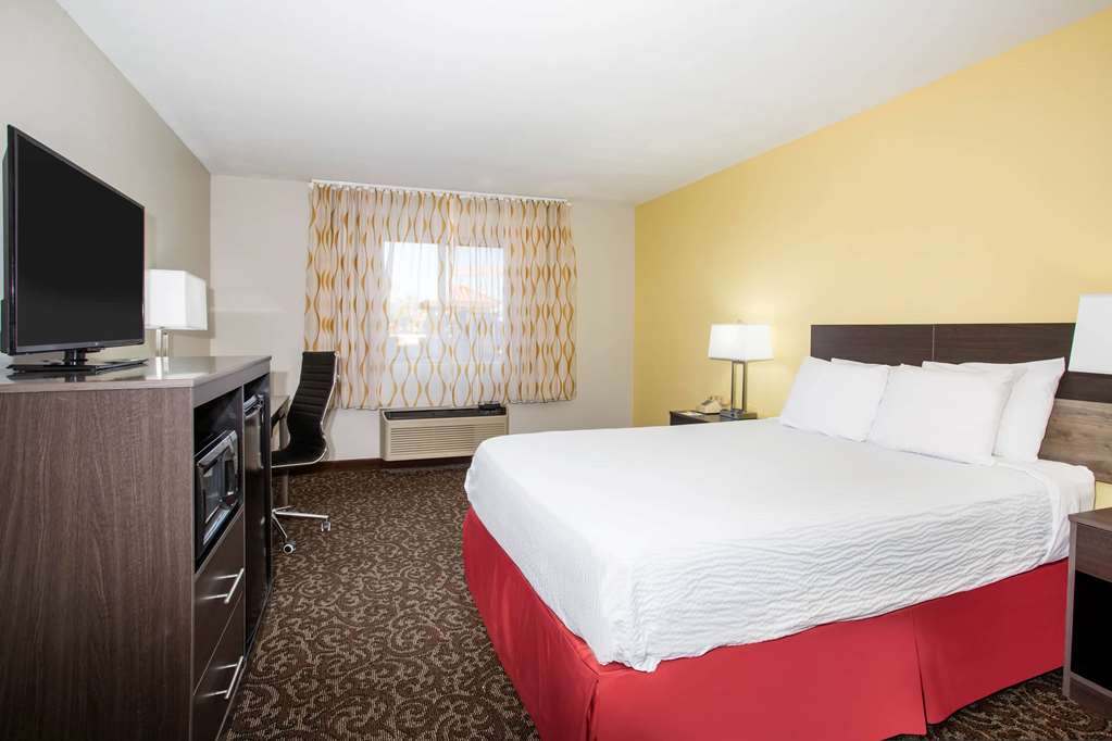 Days Inn by Wyndham Phoenix North - photo 20